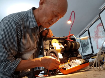 记忆中的匠心 记收音机模具研发匠人朱纯一